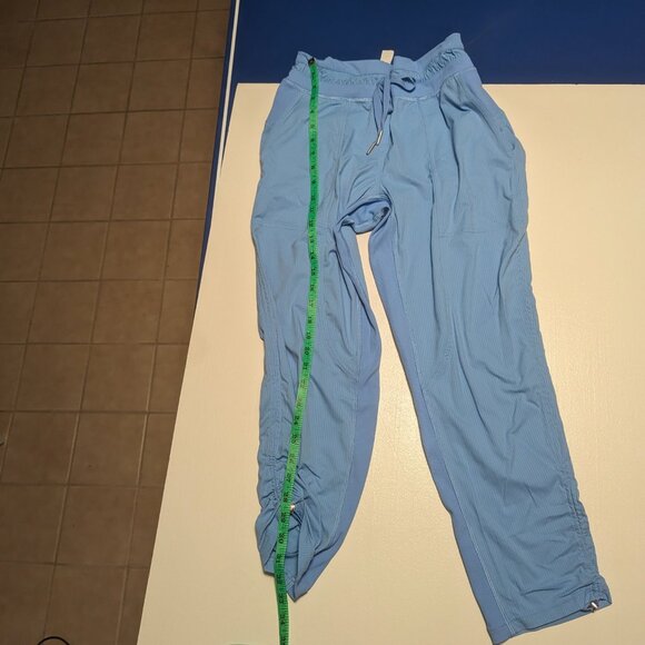 Lululemon Size 4 Dance Studio Aero Blue Cropped - Picture 13 of 16